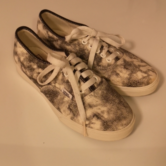 Vans canvas black and white shoes - Picture 3 of 3